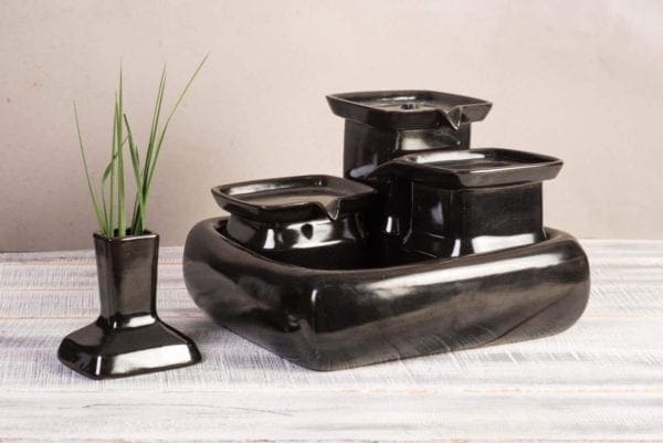 fontaine miraculeuse pour chats miaustore noire